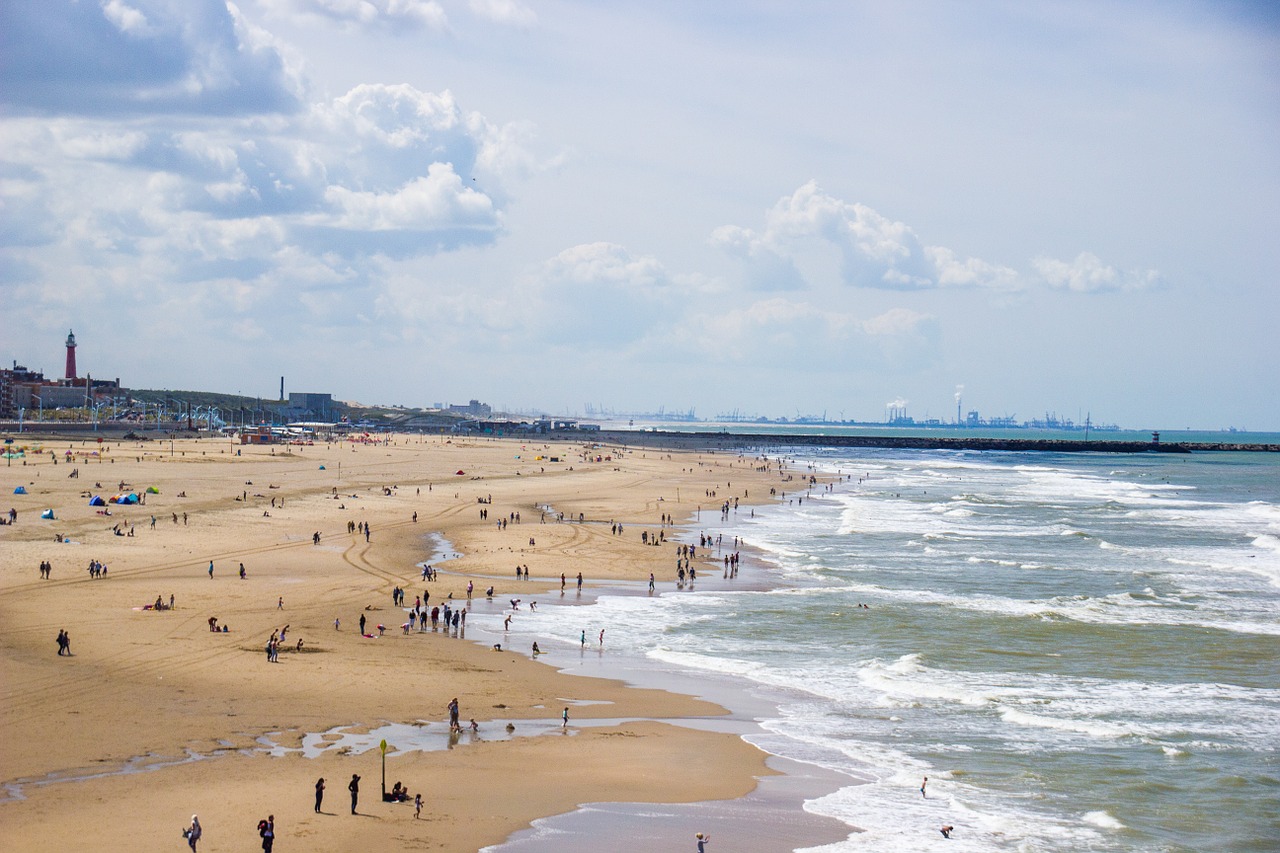 Verhuizen naar Den Haag, het strand van scheveningen, verhuizers vergelijken